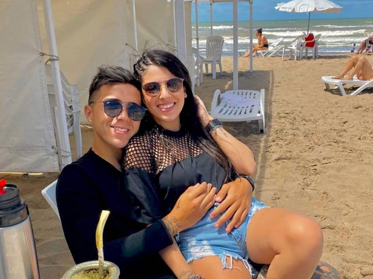  En las redes sociales, algunos comentarios fueron contundentes, acusándola de no “hacerse respetar como mujer”.