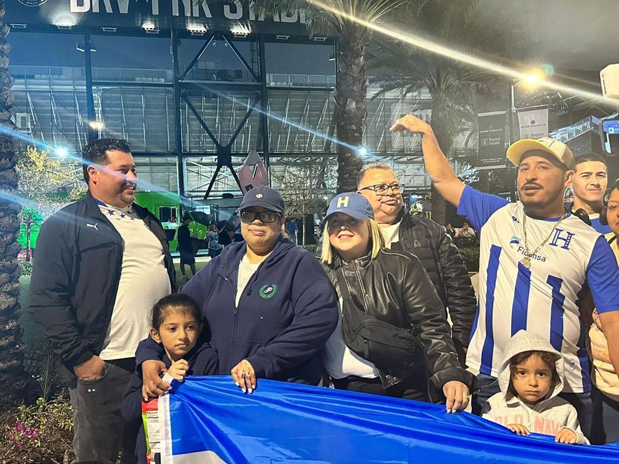 Ambiente del Honduras-Islandia: Invitado de lujo y catracha cautiva en casa de Messi