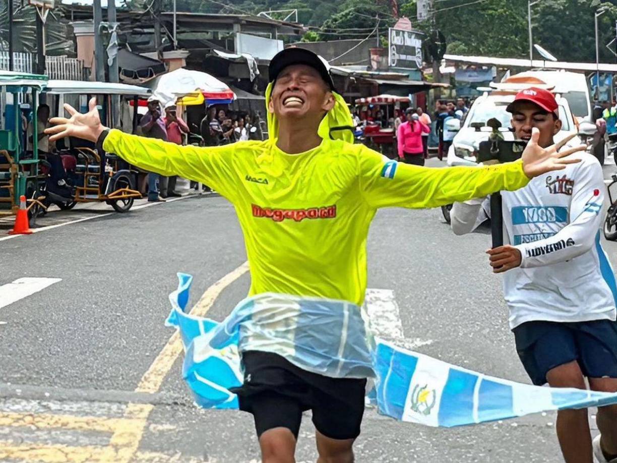 Shin Fujiyama está a punto de completar su extremo reto de correr 3,000 kilómetros, mismo que arrancó desde México hasta Honduras, lloró al llegar a tierras guatemaltecas. ¡Aquí más detalles!