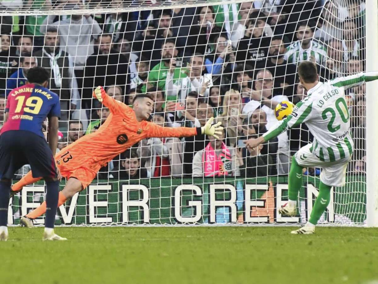 El argentino Giovani Lo Celso le pegó de zurda y venció a Iñaki Peña para marcar el empate 1-1 del Betis.