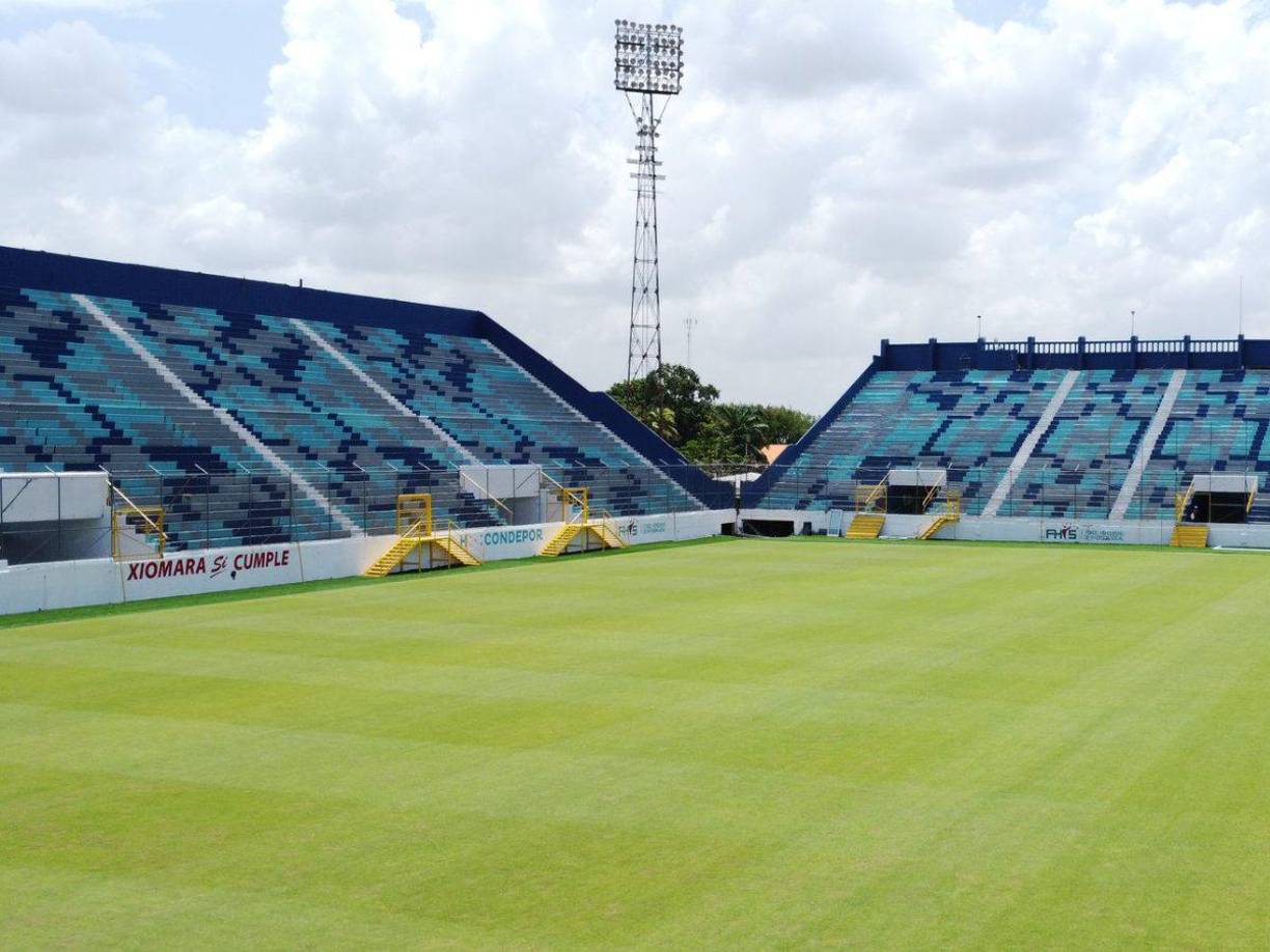 Una las preocupaciones es que los encargados del estadio todavía no tienen al personal técnico par que se encargue del mantenimiento del césped y que de no hacerlo en dos meses estará dañado.