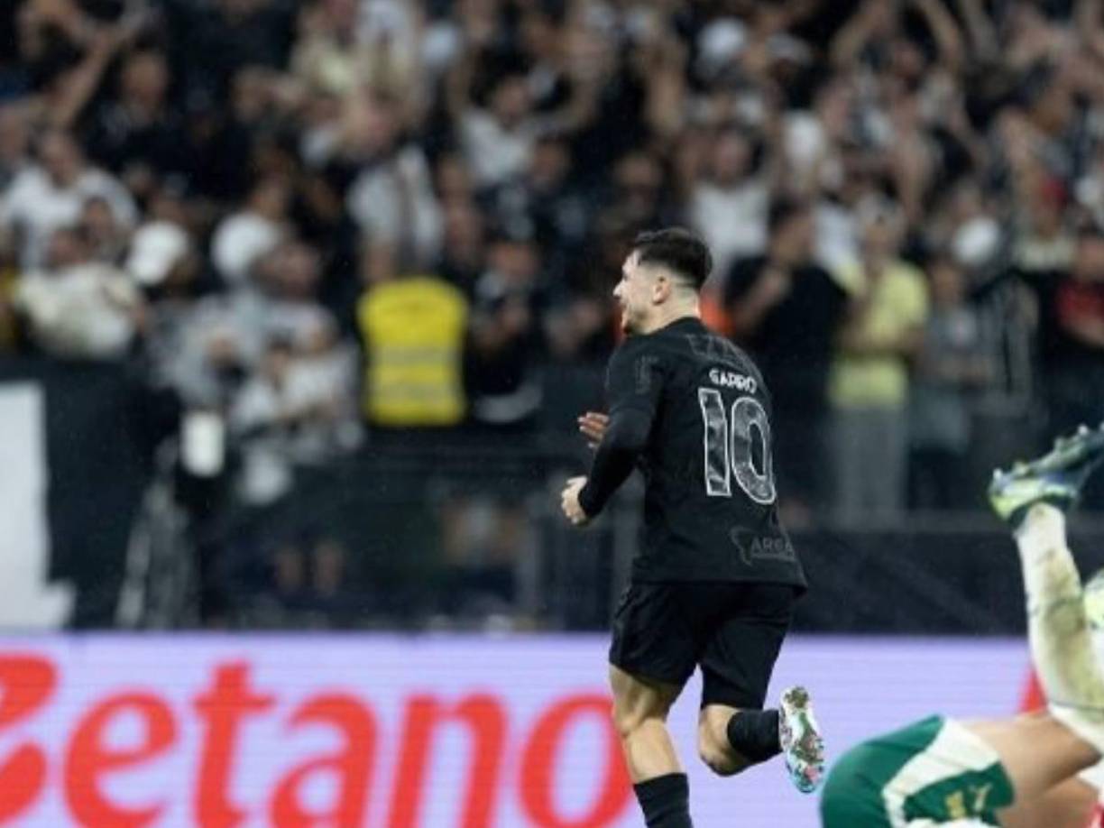 “El club acompaña las investigaciones y aguardará la conclusión de estas para volver a hablar sobre el caso”, señaló el comunicado, que explicó que el ejecutivo de fútbol del club y que su director de negocios jurídicos ya están en contacto con los abogados y la familia del jugador.