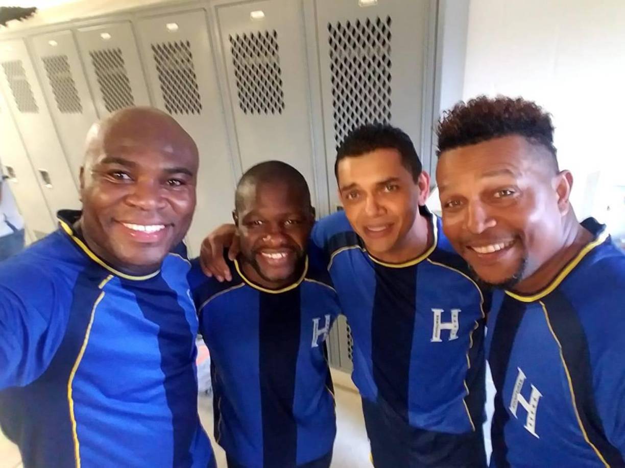 Esa generación de Honduras todavía conserva una gran amistad y juegan como leyendas de Honduras.