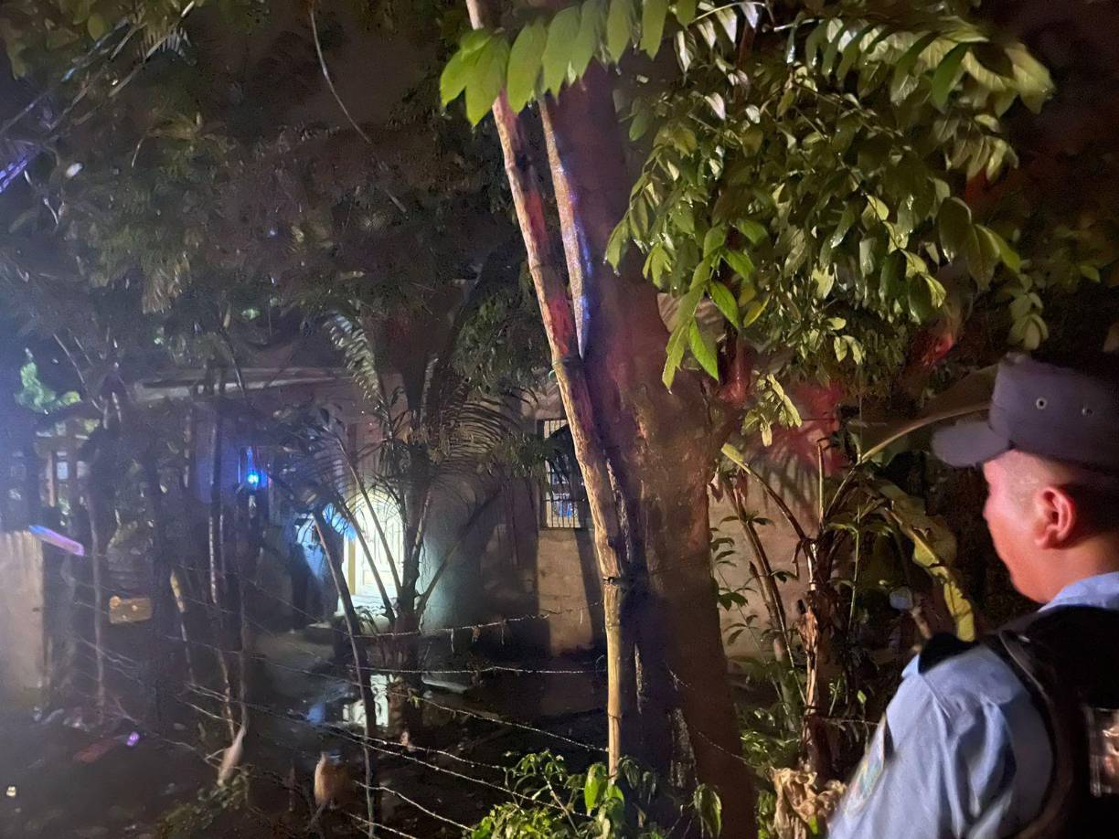 La Policía Nacional llevó a cabo una en la Colonia Bonitillo, en el sector de la playa. Durante el patrullaje, los agentes escucharon gritos de auxilio y de inmediato se dirigieron hacia la fuente del sonido.