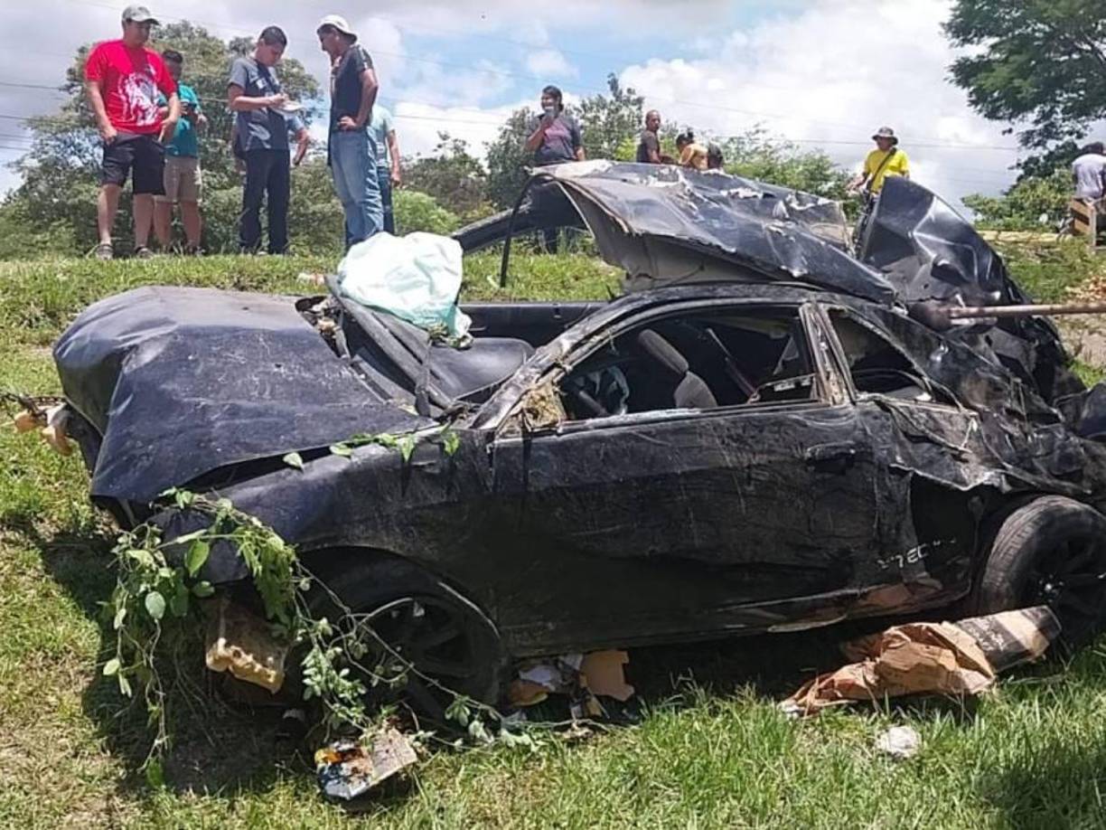 El mortal percance carretero, que enluta a una familia, ocurrió en horas de la mañana de este domingo 30 de julio exactamente en el puente que cruza sobre el río Paso Hondo, en La Ermita, Talanga. 