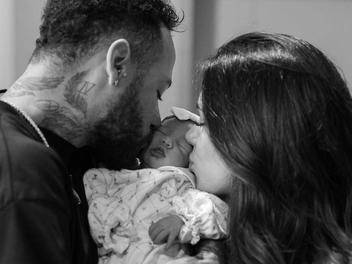 De confirmarse la paternidad, el hijo sería fruto de la relación extramatrimonial del jugador, quien todavía estaba casado con Bruna Biancardi. La pareja tuvo su única hija, Mavie, hace 8 meses.