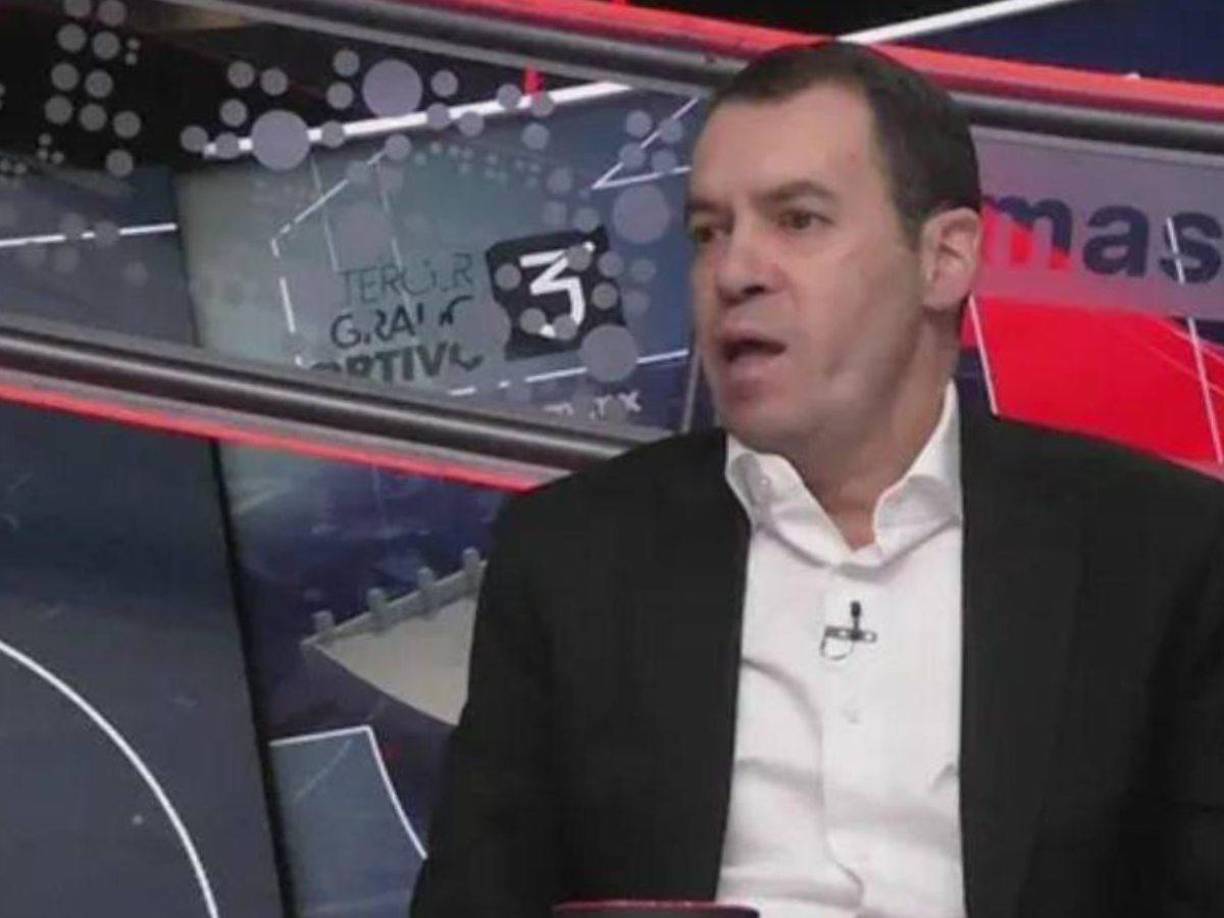 “Hoy es un día realmente triste para todos los que trabajamos en MVS en esta estación. Ha fallecido a los 52 años de edad, esta madrugada, André Marín. Luchó hasta el final contra una enfermedad que se complicaba desde los días de la pandemia, salía, le hicieron trasplante de pulmón al final pues él seguía luchando y luchando, pero terminó vencido por por una terrible enfermedad. En paz descanse”, fue como informó David Faitelson de la muerte de su compañero.