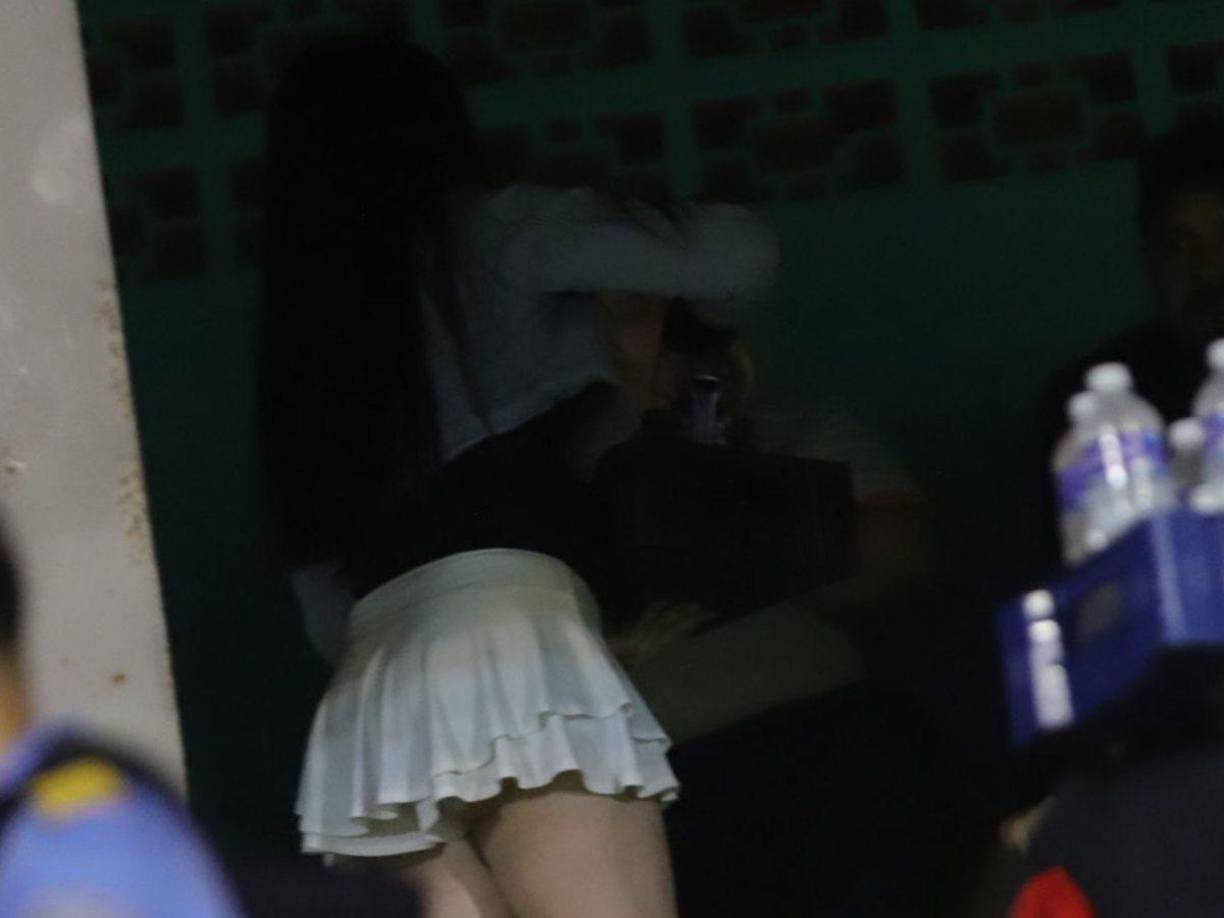 La joven se hizo viral en las redes sociales. La vendedora cautivó por su carisma y cuerpazo. 