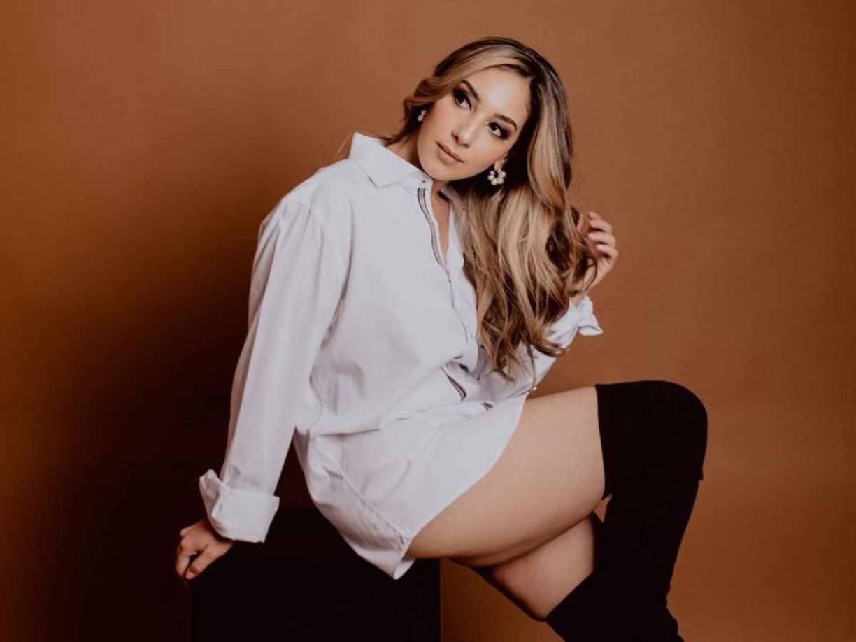 La hermosa chica cuenta con 30 años de edad y en sus redes sociales cuenta con muchos seguidores.