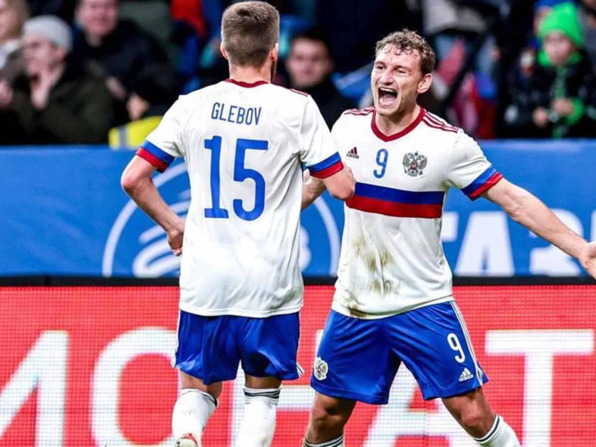 FIFA y la UEFA suspendieron la participación de clubes y de su selección rusa “hasta nuevo aviso”.