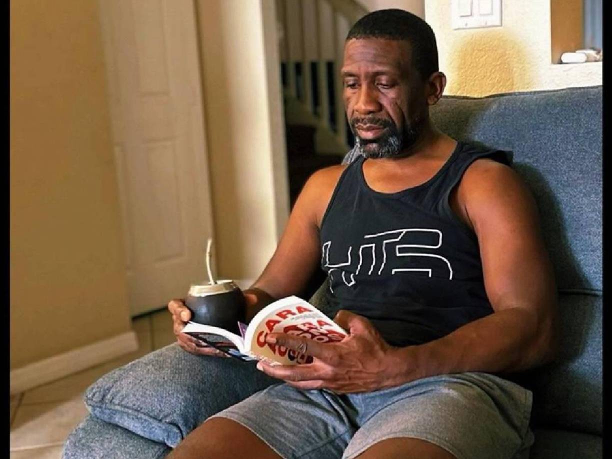 El Doctor, como se le conoció durante la eliminatoria a Sudáfrica 2010, le gusta la lectura.