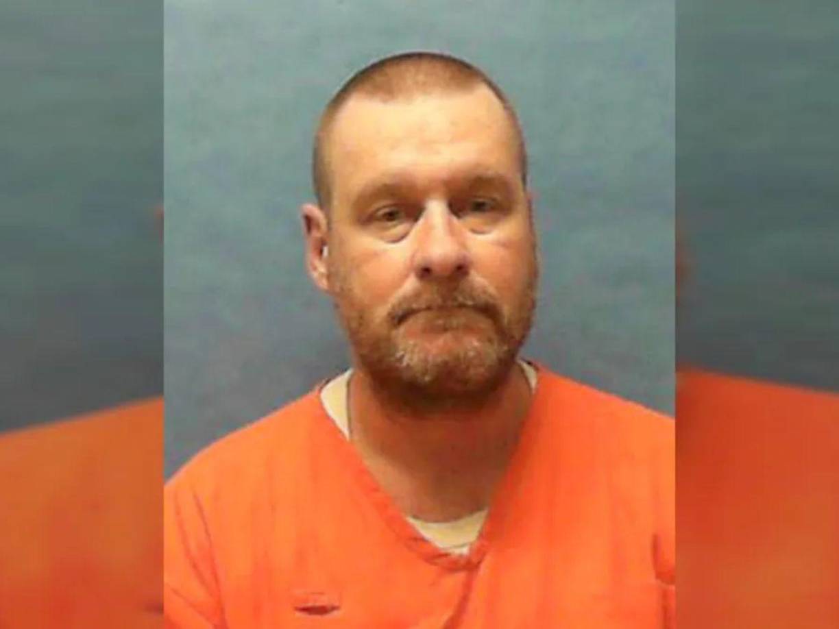 Michael Zack III fue ejecutado por el asesinato de Ravonne Smith, una empleada de un bar con la que se hizo amigo y luego golpeó, violó y apuñaló con un cuchillo para ostras en junio de 1996.