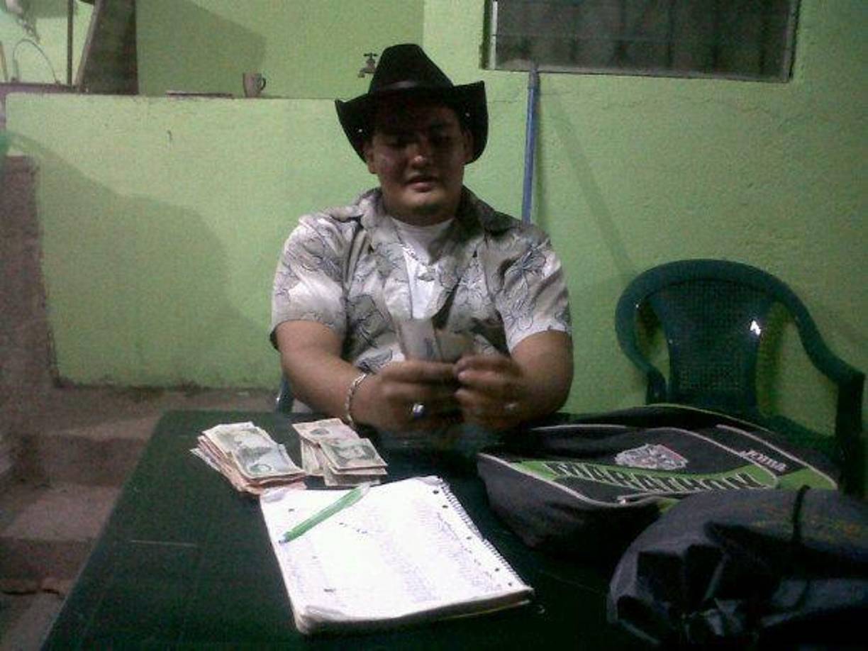 En sus redes sociales, Dennis solía publicar fotografías en las que posaba con la camiseta del Marathón.