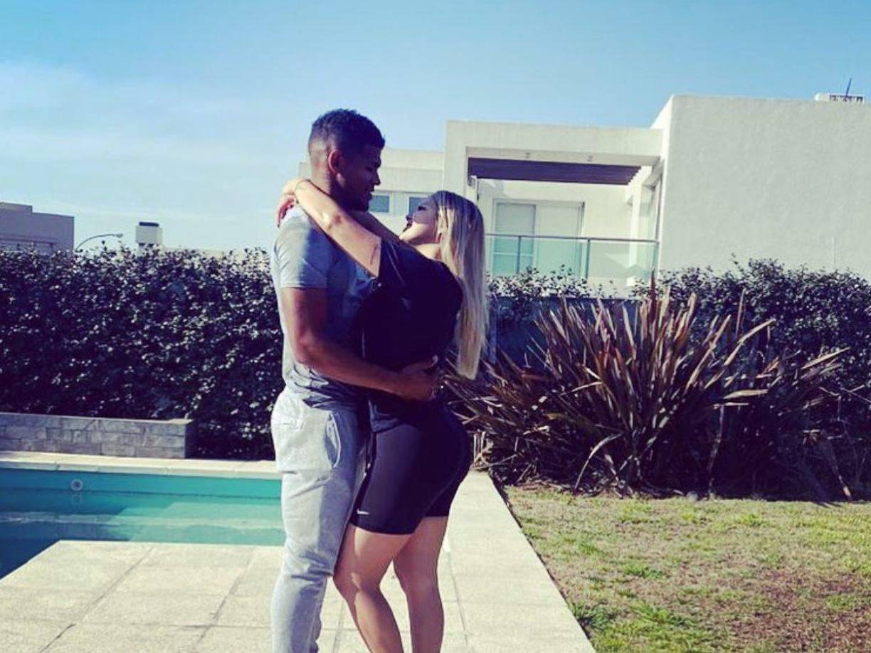 El defensor explica que los delincuentes intentaron extorsionar a su esposa en varias oportunidades y, tras no hacer caso, publicaron la foto íntima de ellos.