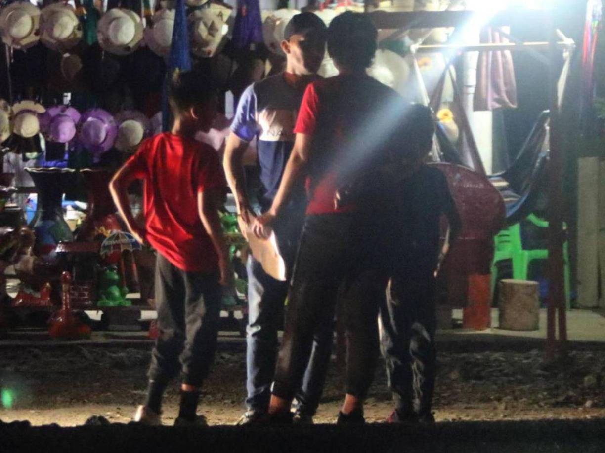 Los uniformados amenazaron a los varones con dejar a sus parejas detenidas en Honduras al no portar supuestamente papeles, pero la intención inicial siempre fue extorsionarlos.