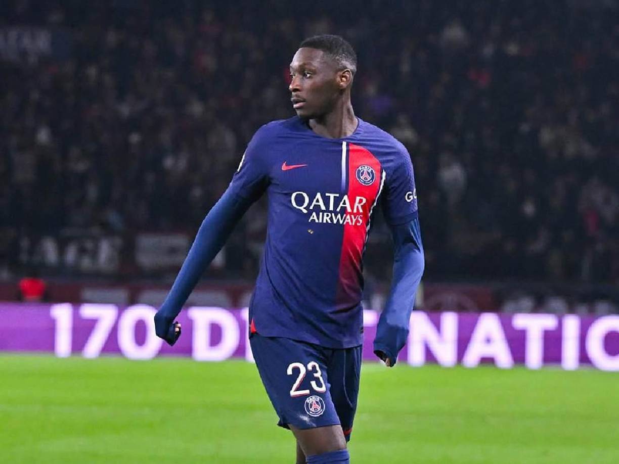 Según GivemeSport, el Manchester City sigue de cerca el futuro de Kolo Muani del PSG.