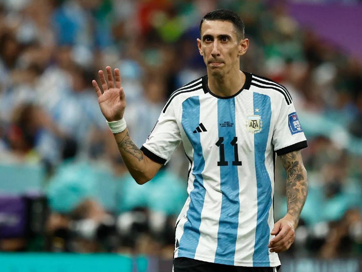 “Hablé dos o tres veces con el padre de Di María. Estaban muy asustados y los entiendo. Eligen a las personas más conocidas y les causan mucho revuelo. A esto lo llamo narcoterrorismo. Es una decisión personal y familiar”, dijo en declaraciones a la radio Cadena 3, en Rosario.