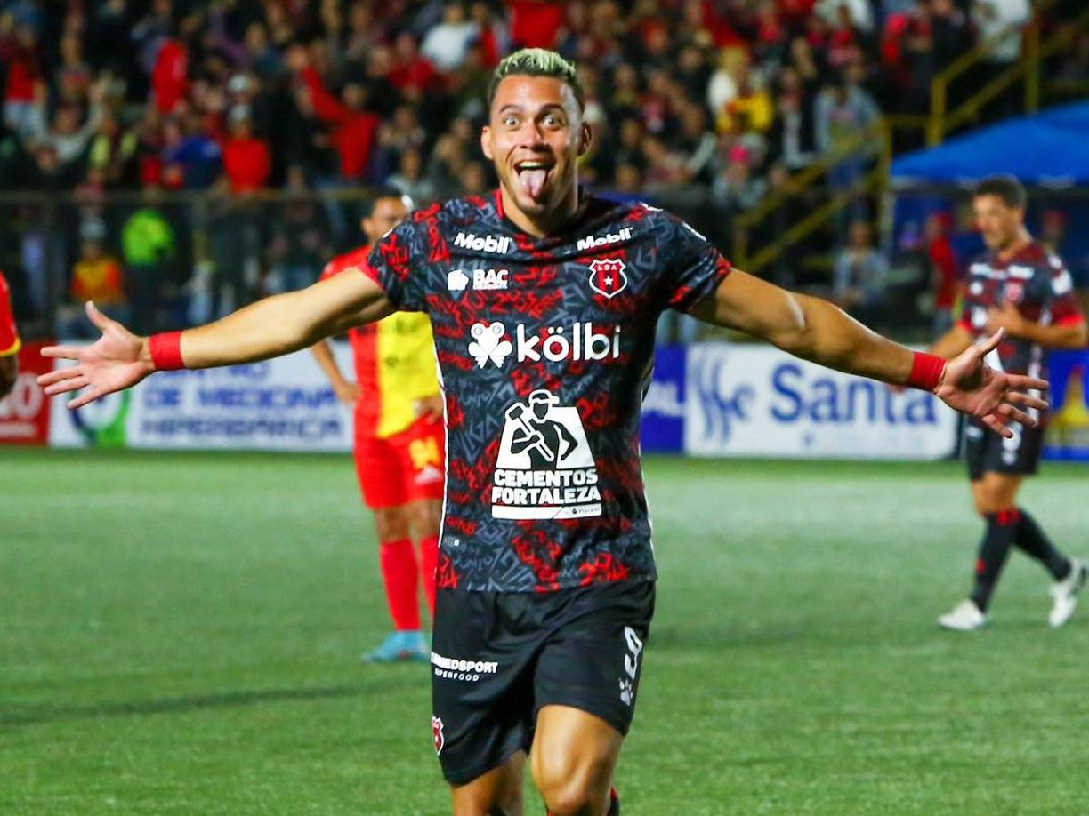 Bombazo. Ángel Tejeda podría dejar las filas del Alajuelense de Costa Rica y volver a la Liga Nacional de Honduras. En las últimas horas surgió el rumor que los Potros del Olancho FC lo pretenden. ¿Reemplazo de Auzmendi?