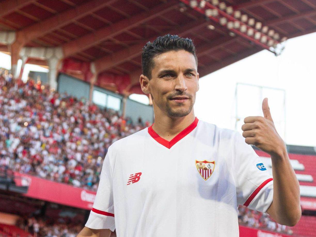 Jesús Navas ha mencionado que sufre de artrosis, una enfermedad articular degenerativa que provoca dolor, hinchazón y rigidez, y que afecta a la capacidad de una persona para desplazarse sin limitaciones.