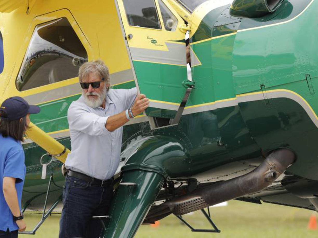 Además de su carrera en el cine, Ford es un piloto de aviones experimentado y ha estado involucrado en varias misiones de búsqueda y rescate en el mundo real.