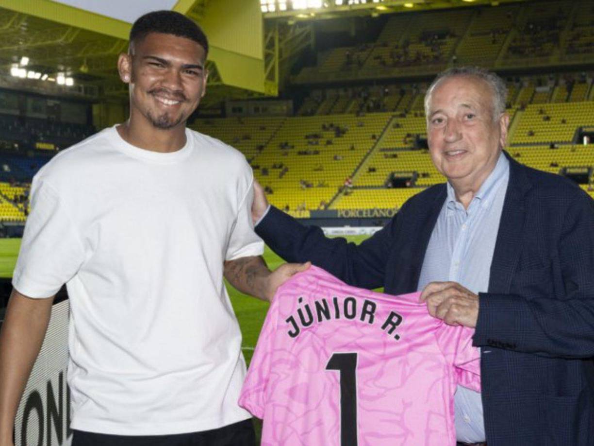 El Villarreal ha fichado al guardameta brasileño Luiz Júnior por 12.000.000 €. Firma hasta junio de 2030.