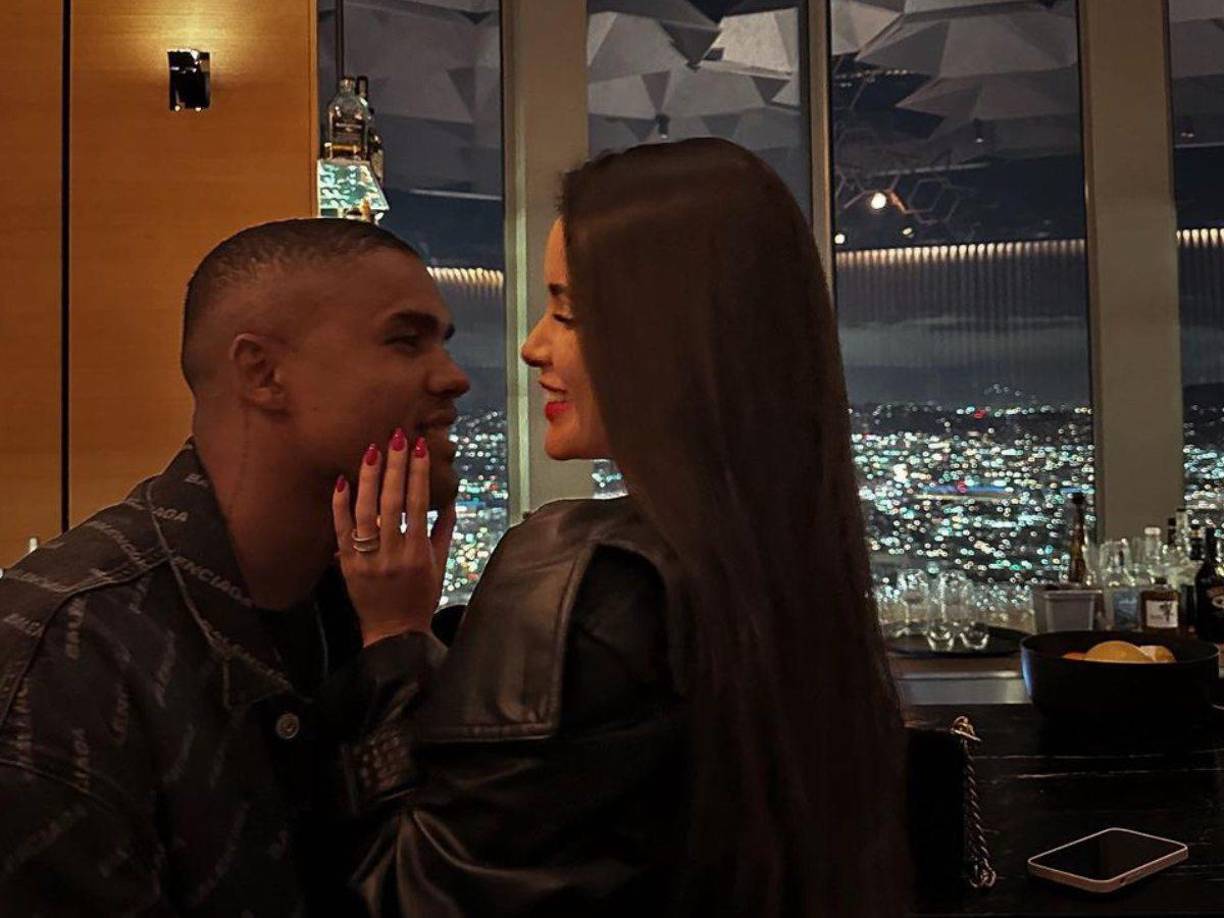 Douglas Costa se une así a una creciente lista de atletas profesionales que comparten contenidos exclusivos en esta plataforma de suscripción.