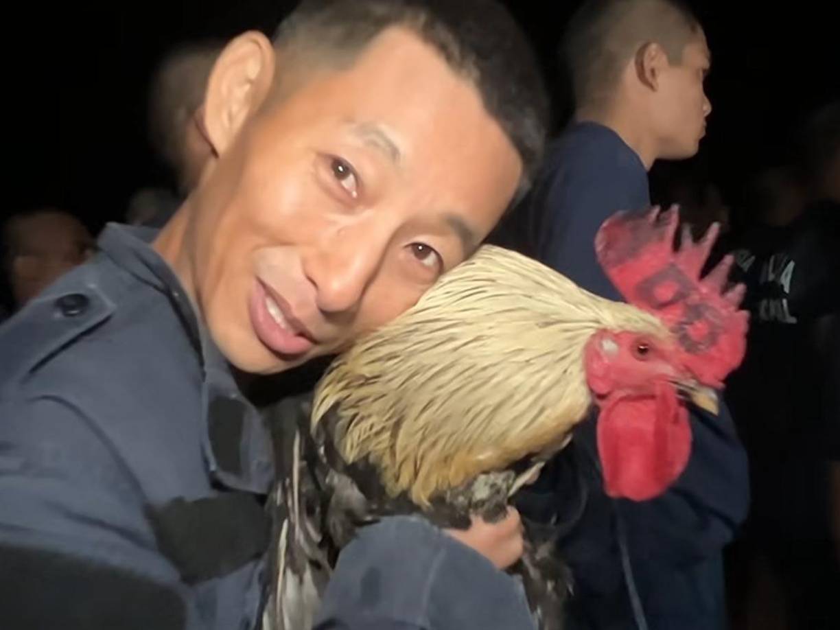 Durante los entrenamiento le tocó cuidar la mascota del curso.