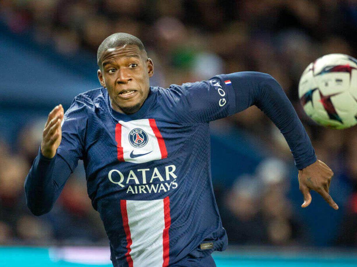 La prensa alemana informa que el Bayern Múnich está en busca de un lateral para completar su defensa y Nordi Mukiele, francés del PSG, sigue siendo el mejor colocado, pero la dirección deportiva del campeón bávaro maneja otras opciones como la de Sacha Boey, del Galatasaray, no están descartadas.