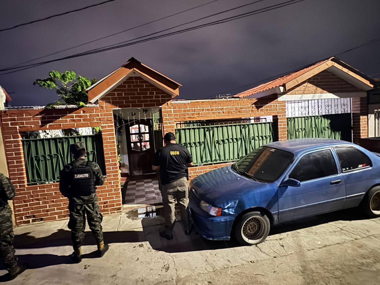 Investigaciones detallan que de los 60 bienes inmuebles asegurados, unos 15 fueron adquiridos por el padre y su hija tras ordenar secuestrar a sus dueños con el fin de apoderarse de ellos.