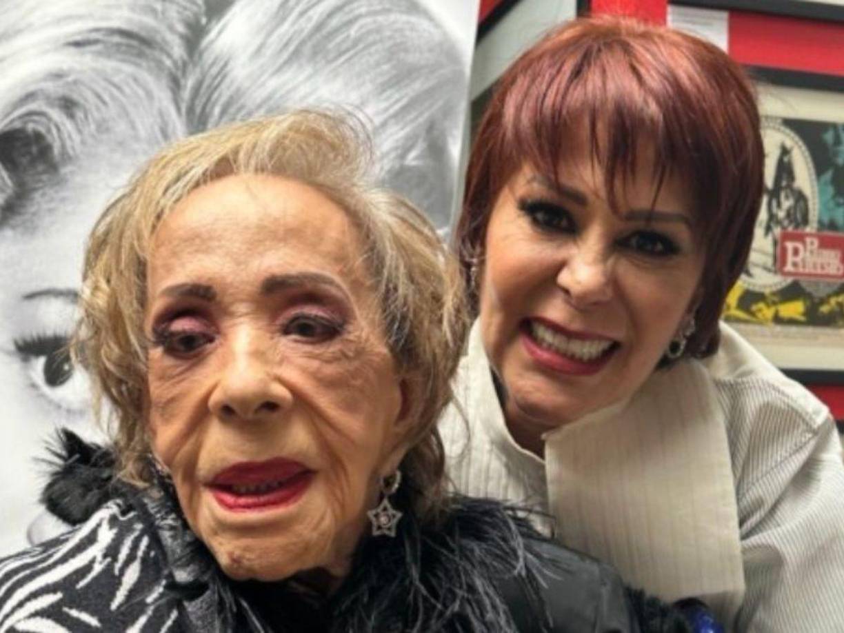 “Hay que pedir por ella”, dijo Alejandra Guzmán al hablar de la nueva hospitalización de su madre. 