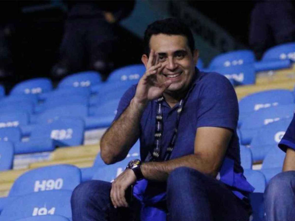 Yanuario Paz le respondió a Elencoff: “Saludos Ricardo. Una acción me pareció lícita pero las otras no. Pero no hay ningún problema con que puedas ir a Tigo. Te felicito por el buen accionar del equipo”, fueron las palabras del periodista al presidente de la Real Sociedad.