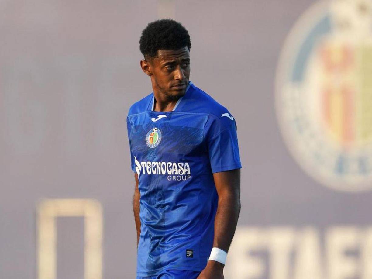 Antony Lozano podría cambiar de equipo en la Liga Española. A pesar de tener como destino el Espanyol de Segunda División, el futbolista hondureño habría tomado una decisión para la continuidad de su carrera en España. ‘Choco’ prefiere jugar con la UD Las Palmas antes que el club catalán.