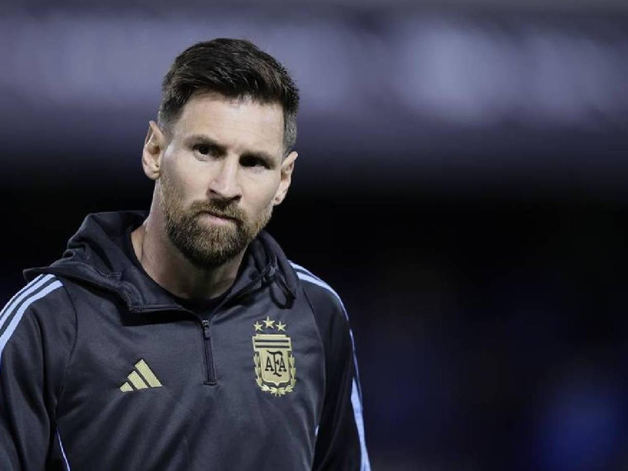 Y agregan: “Además, Messi capitaneó a la selección argentina que se alzó con la Copa América 2024 y acabó el año como máximo artillero provisional de la Clasificación de Conmebol para la Copa Mundial de la FIFA 26, con seis goles”.