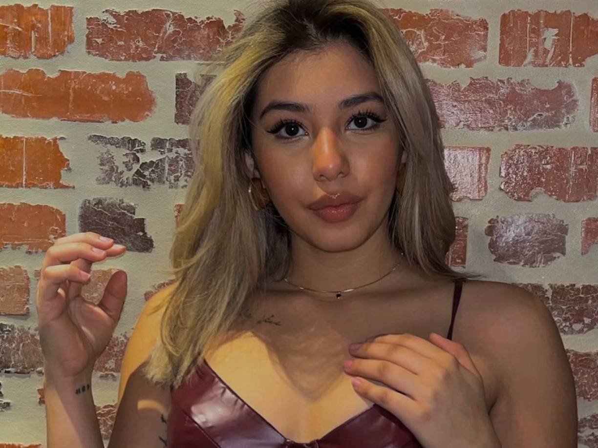 Ella residente en Estados Unidos y en sus redes sociales ha compartido diversas fotos donde muestra su belleza.