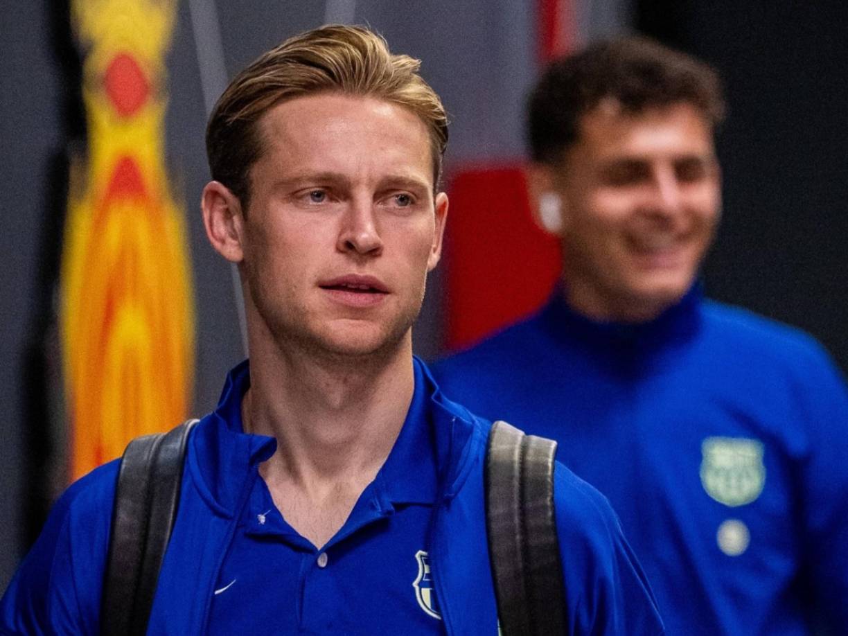 El contrato de De Jong, una de las piezas más costosas de la plantilla, expira en 2026, pero su situación salarial y rendimiento actual han generado dudas en la cúpula barcelonista. Aunque en el pasado el neerlandés ha sido considerado un futbolista clave, sus actuaciones recientes no han estado a la altura de las expectativas. 