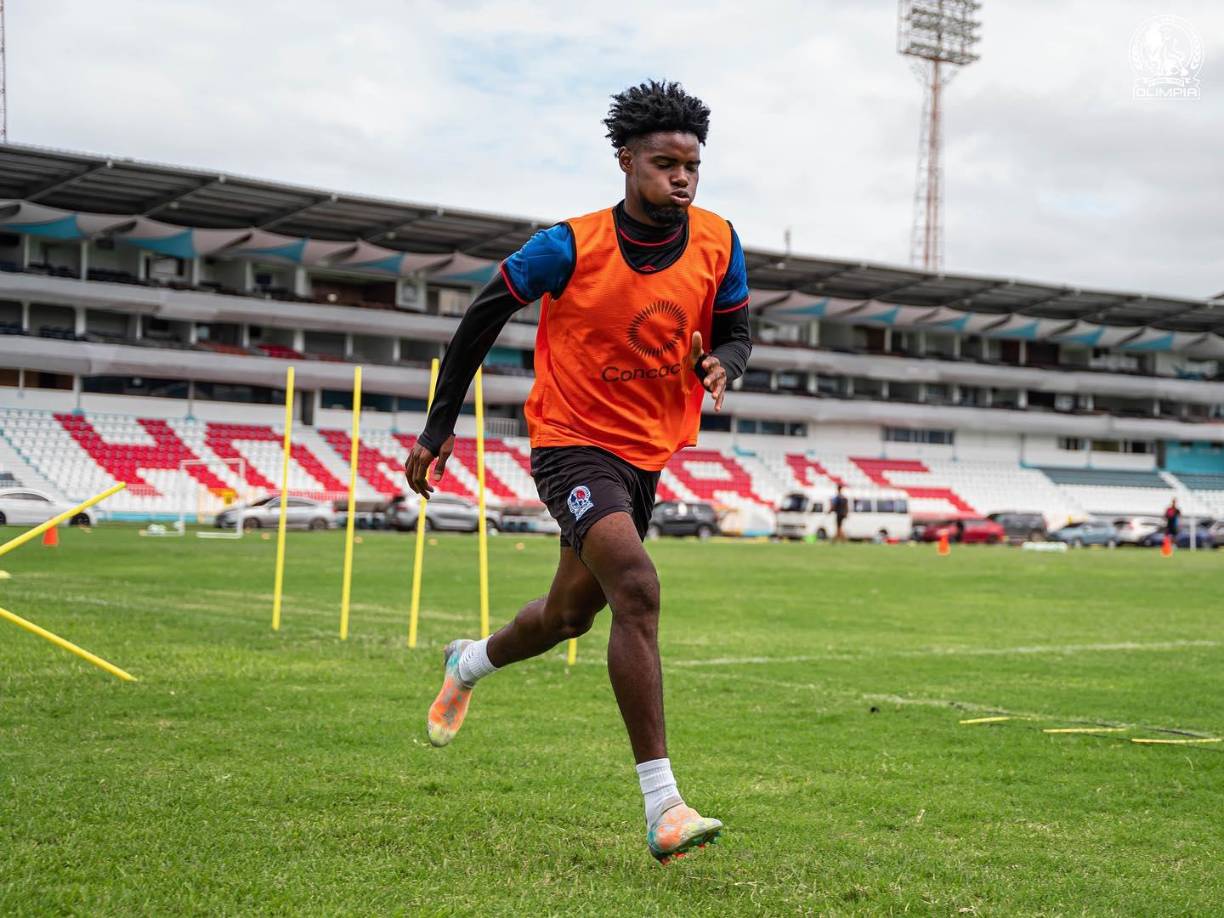 Maylor Núñez - Pedro Troglio lo confirmó para el lateral derecho. Ya estuvo en el juego de ida.