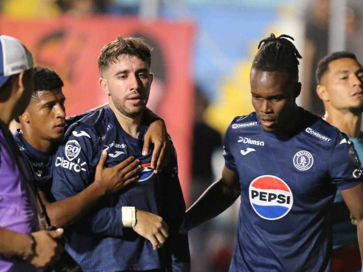 Auzmendi es objeto de críticas al fallar un lanzamiento penal en el minuto 97 durante el clásico Olimpia vs Motagua que finalizó empatado 1-1.