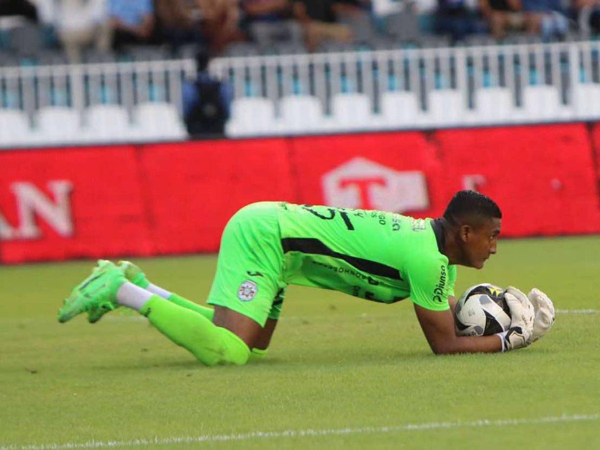 Y el héroe del juego sería Luis Ortiz. El portero fue titular y para sorpresas de mucho fue el MVP del duelo.