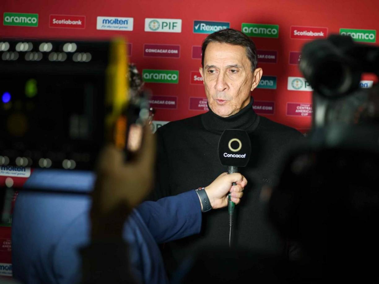 Alexandre Guimaraes, DT del Alajuelense, se pronunció sobre los rumores de que el club tico podría jugar el Mundial de Clubes: “Fui, digamos, informado por Leo (Leonardo Medina, jefe de prensa), pero a nivel de junta directiva y de la gerencia deportiva me hubieran comunicado si hubiera sido algo realmente formal”, indicó.