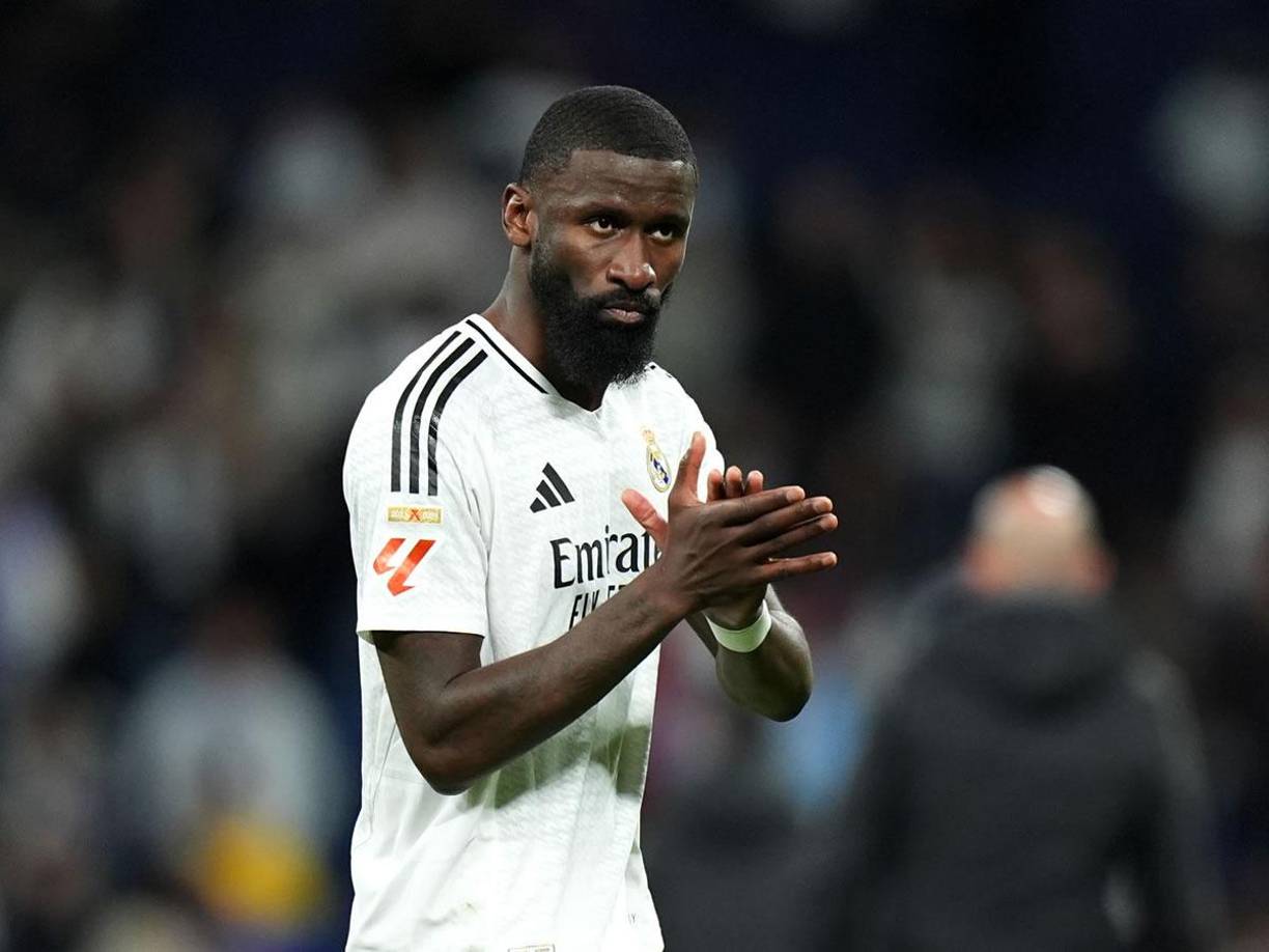 Antonio Rüdiger - El defensor alemán que se mantiene como el líder de la zaga y se volverá a enfrentar a Liverpool, tras su paso por Chelsea.