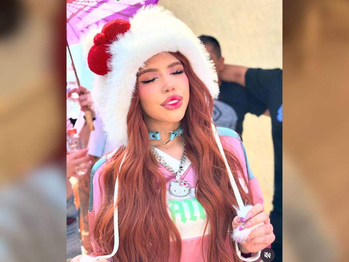 La mañana del lunes la voz de “Chupón” compartió a través de sus historias en Instagram que se sometería a una nueva cirugía para aumentar sus glúteos y se dejó ver con una bata de hospital: “A ver qué tal me va, a ver cómo me deja el doctor, me dijo que me iba a poner el cul* más grande de México. ¡Ay, qué susto! A ver qué tanto me deja...”.