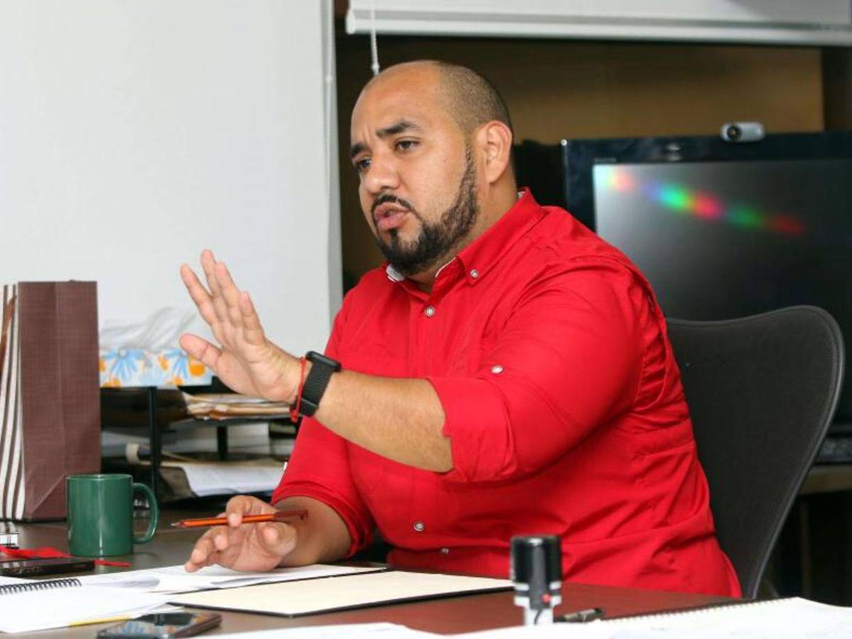 “Todas las desgracias que hay en Educación, es por los desastres que ha hecho Sponda en compañía de Edgardo Casaña”, atizó el diputado.