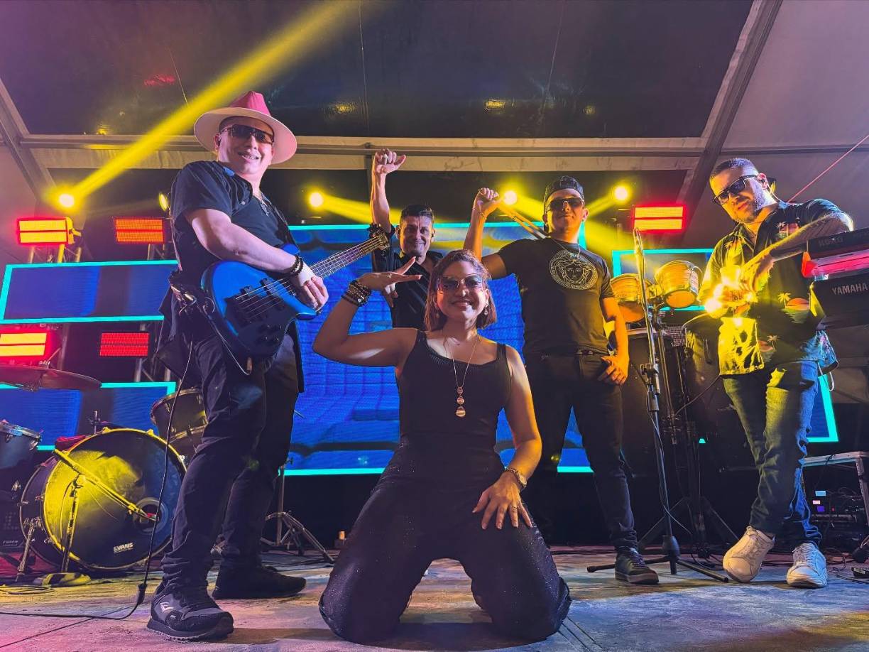 Este sábado desde las 11:00 am, la sampedrana Silvia Rodríguez y su banda, cantarán para los comensales en el hotel Intercontinental, a las 4:00 pm se trasladan al food court de Mall Multiplaza y a las 7:00 pm llegarán a restaurante Ro2 en Villanueva, Cortés.