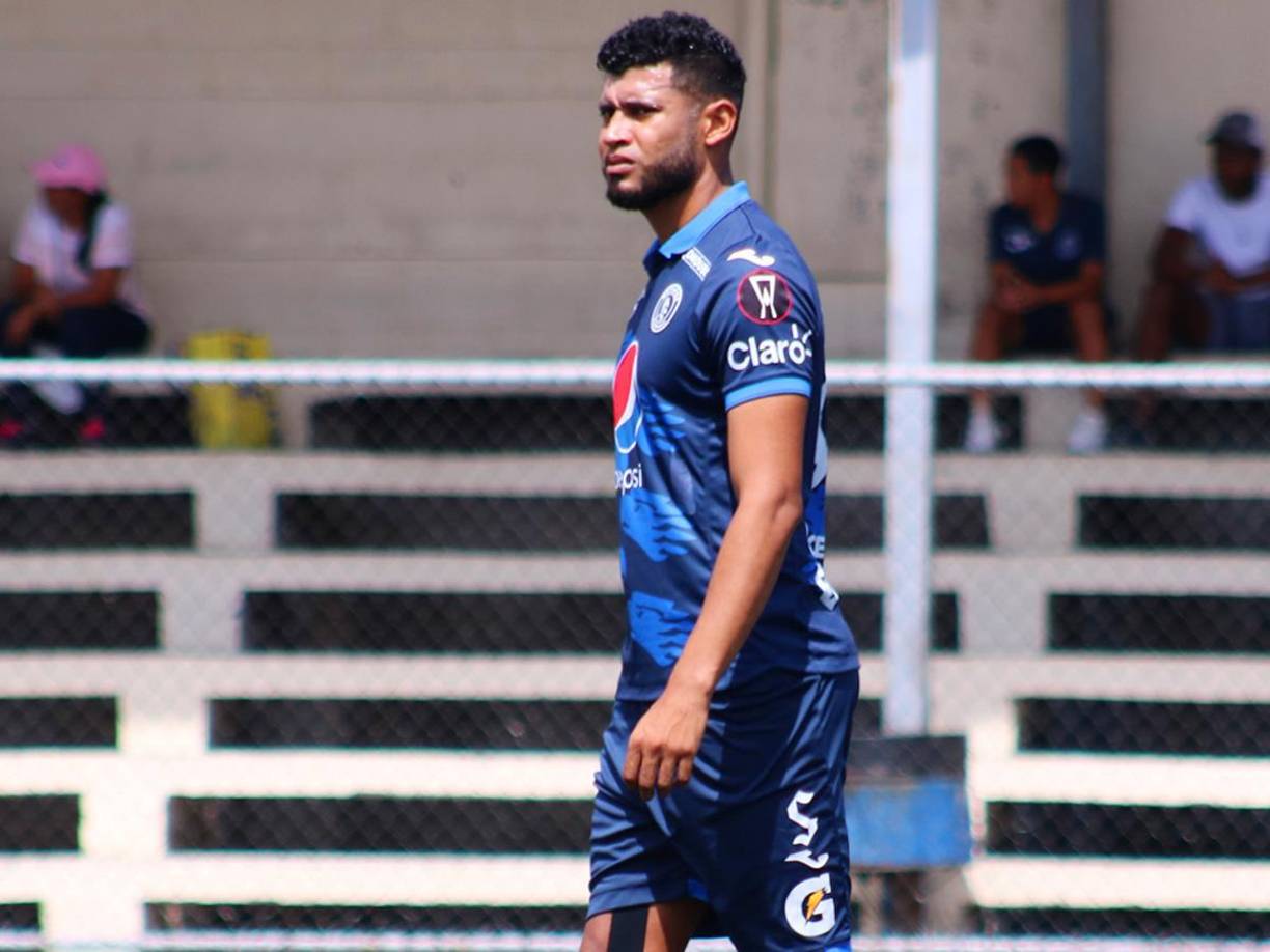 Marcelo Pereira - El defensor central de 29 años sigue sin contrato con Motagua, que planea renovarlo para meterlo en la operación de Jefryn Macías y enviarlo a préstamo a los lobos de la UPNFM. El jugador tiene mercado ya que Olimpia, Real España y Olancho FC lo han sondeado.