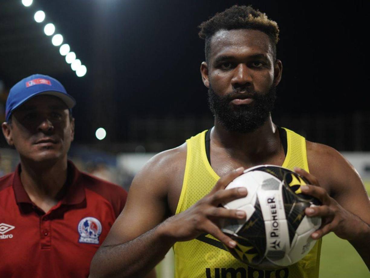 Jorge Benguché se llevó la pelota con la que marcó un hat-trick que jamás olvidará.