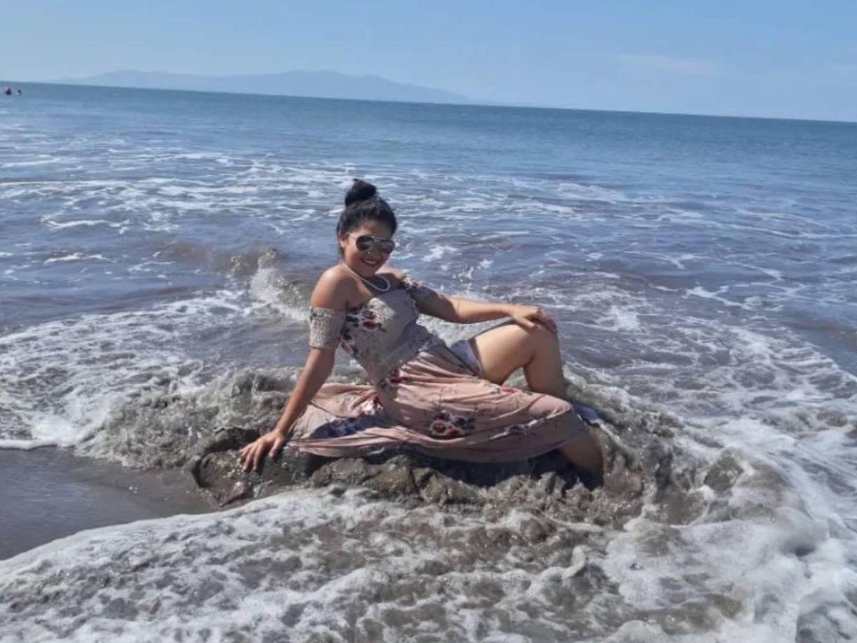 ”Cuando nosotros íbamos para la iglesia había bastantes personas, cuando volvimos, aún quedaban como cuatro”, contó un tía de Marcela.