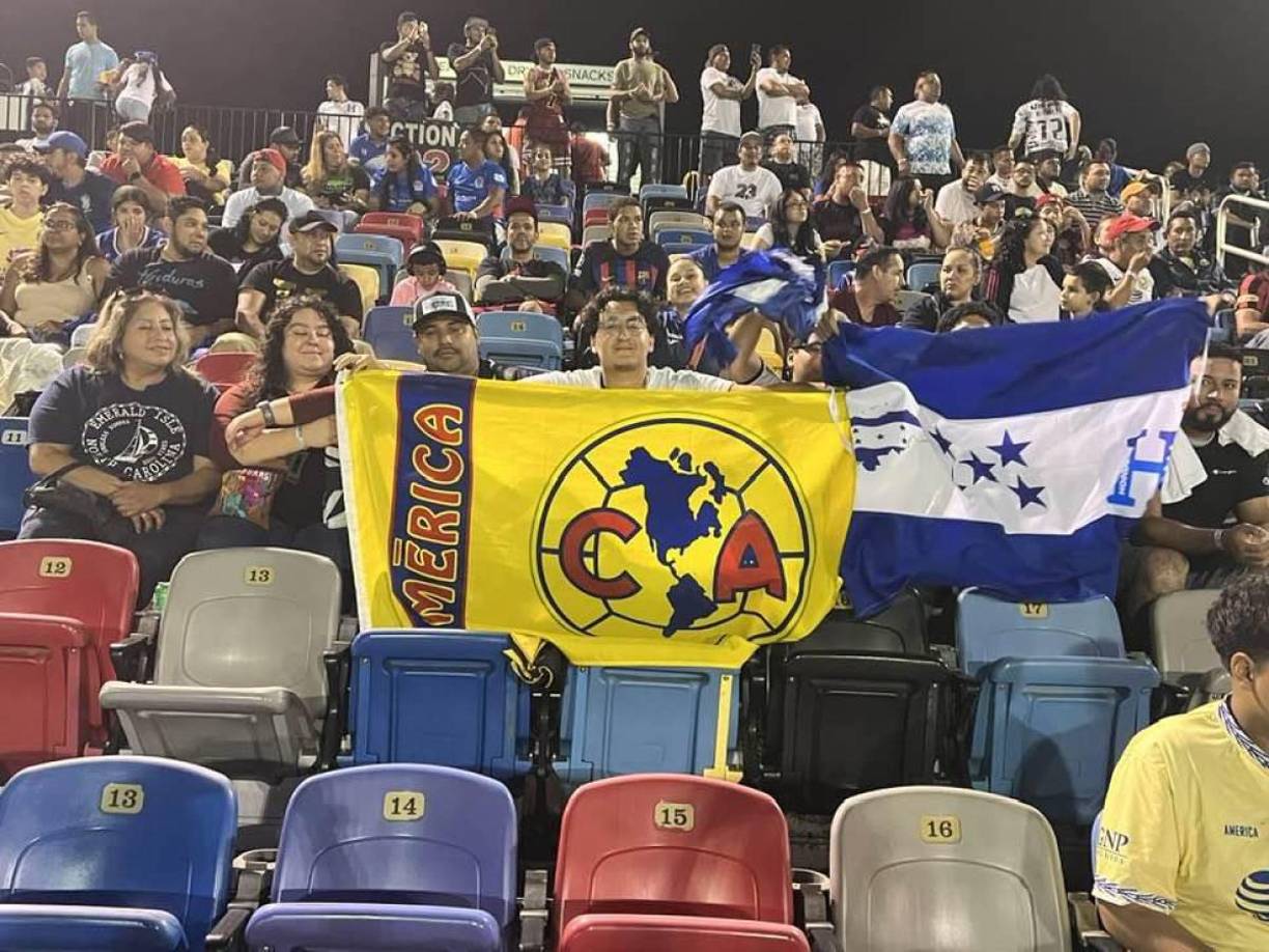 Aficionados hondureños y mexicanos se hicieron presentes en el duelo para disfrutar de un gran duelo en Estados Unidos.