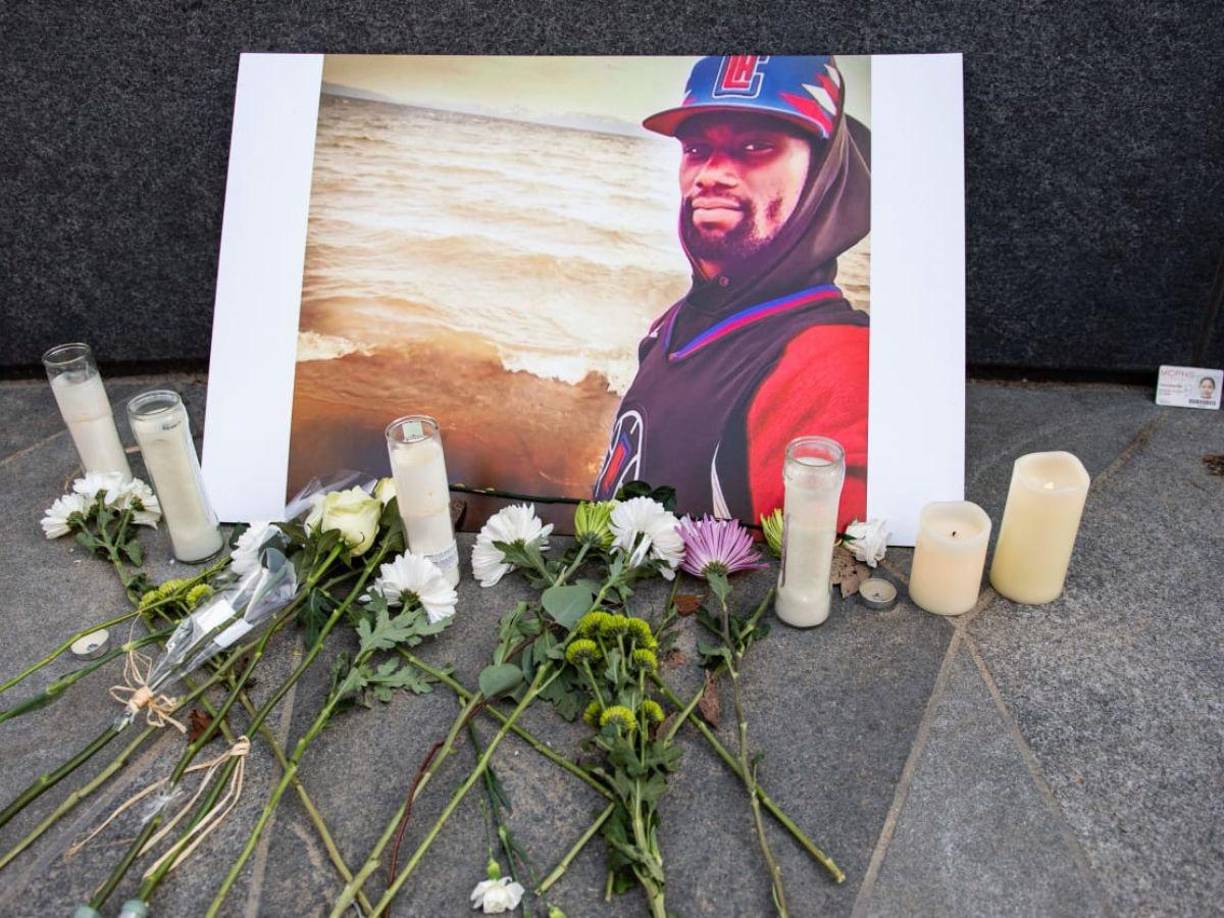 El Departamento de Policía de Memphis suspendió a otros dos agentes por el caso del violento arresto de Tyre Nichols, quien murió tres días después el 11 de enero, informó el lunes el propio departamento, ampliando a siete el número de funcionarios sancionados.