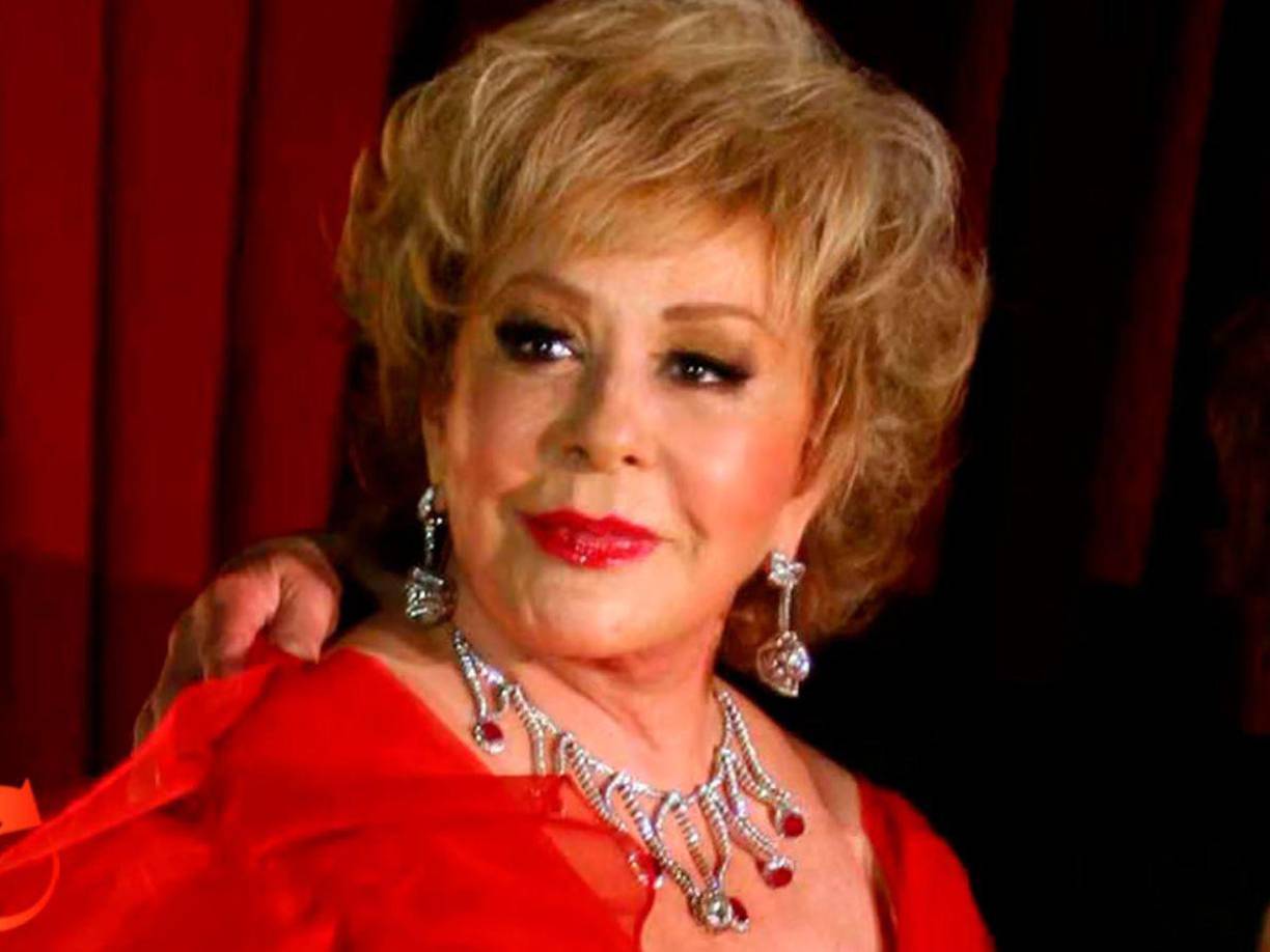Silvia Pinal, con su grandeza y elegancia, ha dejado claro que su legado no solo se encuentra en sus logros profesionales, sino también en cómo ha manejado los aspectos personales de su vida con dignidad y previsión. Su deseo de ser despedida con la música de Luis Miguel es un testimonio de su amor por la vida y las personas que han sido importantes para ella.