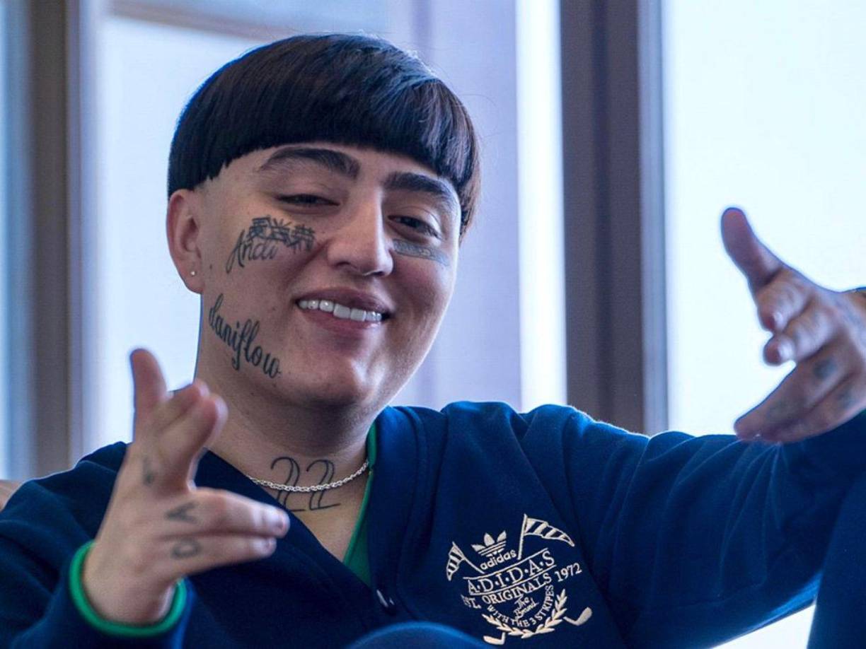 “Me estaba molestando el muchacho, yo quise responder en fotos de él donde salía Ángela Aguilar y Cazzu. Fue en respuesta a que me estaba molestando con likes”, dijo Dani Flow. 